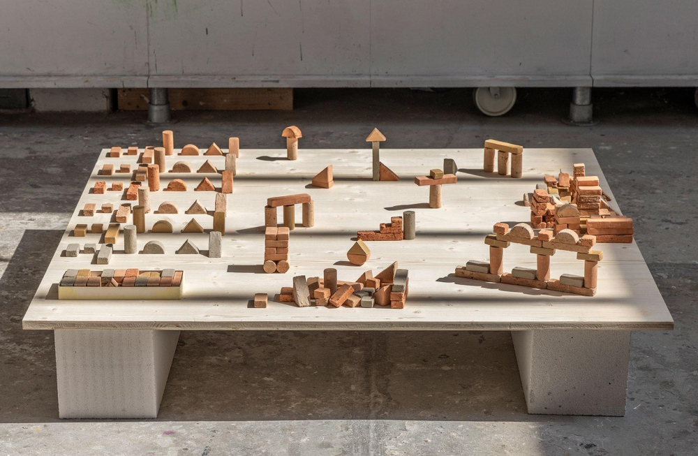 Zuzanna Skurka. Mixed Brick Play Set (2025). Foto: Ole Akhøj.